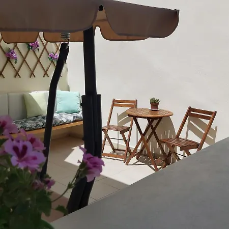 아파트 Maria's House In Front Of The *