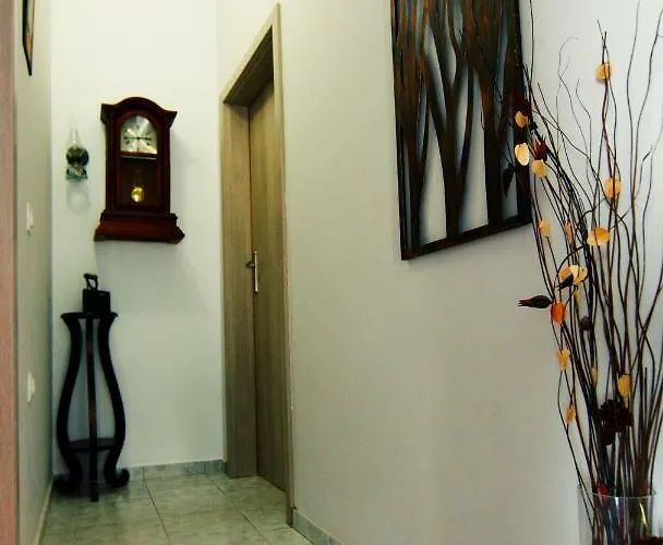 Maria's House In Front Of The Апартаменти *